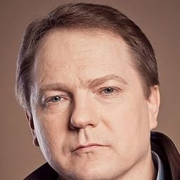 Sergey Ershov 飾演 Pakhomenko