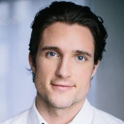 Ryan Bruce 飾演 Brendan