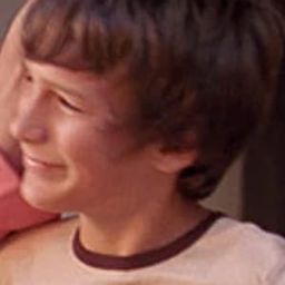 Alexander Wychodil 飾演 Tim