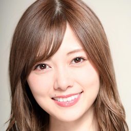 白石麻衣 飾演 Fujisaki Natsumi