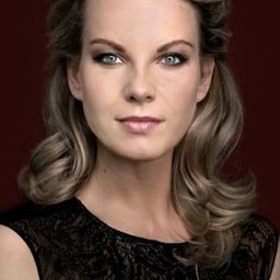 艾娜．嘉蘭查 飾演 Dorabella