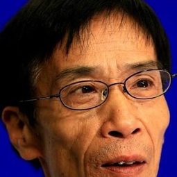 顏冠英 - 我們倆演員 飾演搬家的人