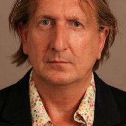 Christian Mazucchini 飾演 Maître Émile Bartoli