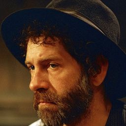 Jan Szurmiej 飾演 Groupier / Grave Digger