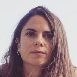 Katerina Mavrogeorgi 飾演 Mina