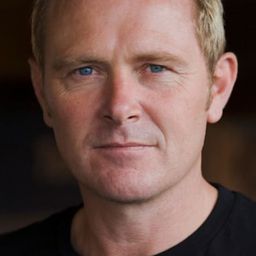 Stephen Lovatt 飾演 Ted