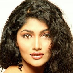 Samyukta Hornad 飾演 Arya