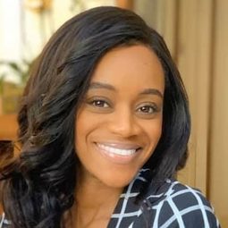 Christianee Porter - 泰勒·派利出品 黑瘋婆的 家庭葬禮演員 飾演Ms. Shirleen