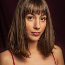 艾雅·克魯絲 飾演 Nerea