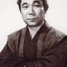 左右田一平 - 女バトルコップ演員 飾演