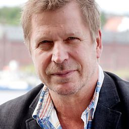 約翰·海登伯格 飾演 Örjan Bohlin