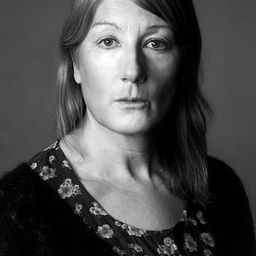 Lotta Tejle 飾演 Simon's Mother