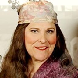 Nina Kircher 飾演 Mrs. Creepedeep