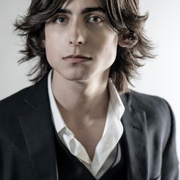 艾丹·加拉赫 飾演 Boy with Eels / Aidan Gallagher