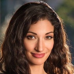 Crystal Mantecon 飾演 Saree