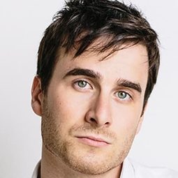 布萊爾·佩納 飾演 TJ