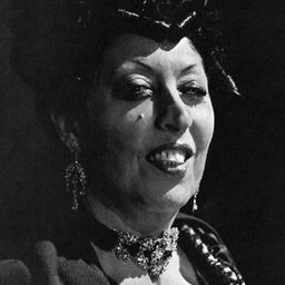 Barbara Herrera 飾演 Sarta