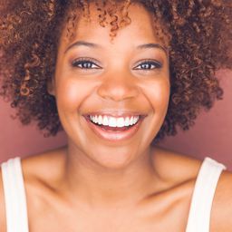 Chasten Harmon 飾演 Marie