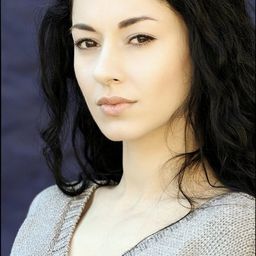 Nicola Fiore 飾演 Eala