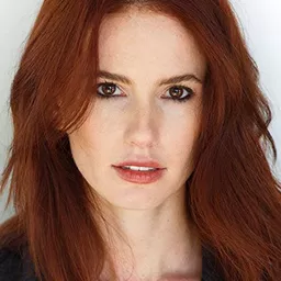 Valeska Miller 飾演 Sarah