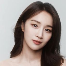 鄭侑敏 飾演 Hee-won