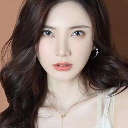 張詠嫻 飾演 Shen Yiqin