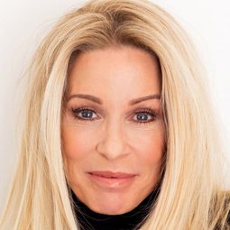 Dona Speir - Hard Ticket to Hawaii演員 飾演Donna Hamilton