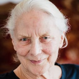 Marie-Anne Fliegel 飾演 Anni