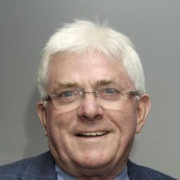 Phil Donahue 飾演 Self