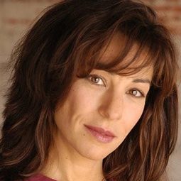 Lycia Naff 飾演 Lila