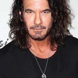 Mario Cimarro 飾演 SN