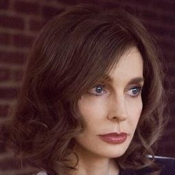 Anne Parillaud 飾演 Anna