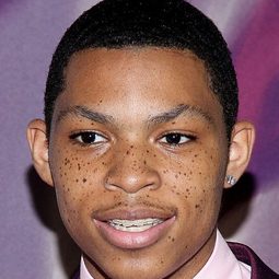 Elijah Richardson - 星耀女孩：好萊塢篇演員 飾演Evan