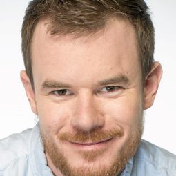 喬·斯萬伯格 - Everyone Says I Look Just Like Her演員 飾演Brandon