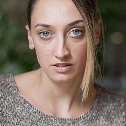 Ilona Brezoianu 飾演 Ilinca