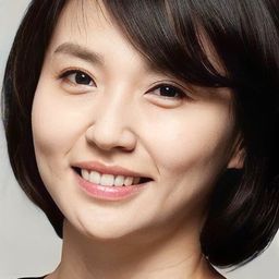 崔貞仁 飾演 Eun-yeong's mother