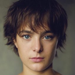 菲莉萍·維芝 飾演 Kate