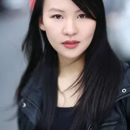 Doralynn Mui 飾演 Nerd Girl