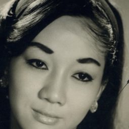 Anh Thư 飾演 Mrs. Hoa