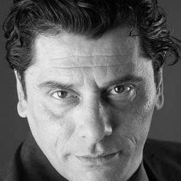 Antonio Pennarella - 朱利亞和我們演員 飾演Franco