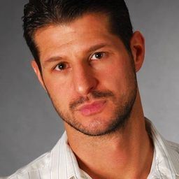 Steffen Jung 飾演 Polizist