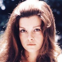 Geneviève Bujold - 傑里科大廈演員 飾演Lily Melnick