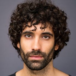 塔瑪爾·諾瓦斯 飾演 Diego