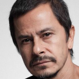 古斯塔沃·桑切斯·帕拉 - 純真11歲演員 飾演Teniente Ruíz