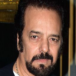 阿克巴·汗 飾演 Dr. Harish Kumar