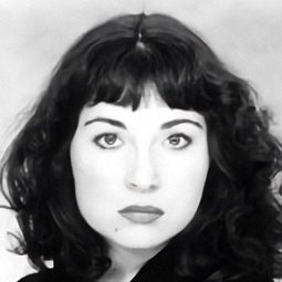 Ariauna Albright 飾演 Woman from Town (uncredited)