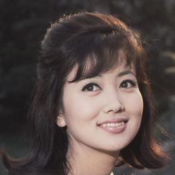 淺丘琉璃子 飾演 