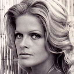 Karin Schubert - Compañeros演員 飾演Zaire Harris