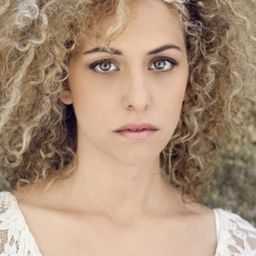 Elena Starace - 艾德爾編劇