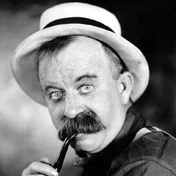 Chester Conklin - 歌場魅影演員 飾演Orderly (uncredited)